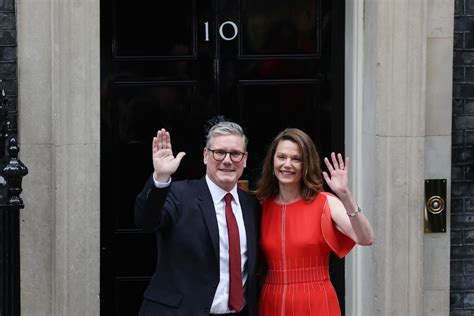 la esposa que juega a dos puntas|Keir Starmer promete una “renovación nacional” del Reino Unido .